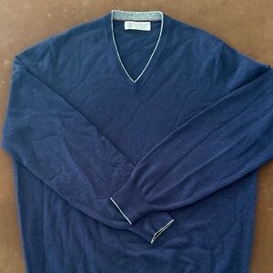Brunello Cucinelli Men's Navy V-Neck Sweater with Contrast Trim